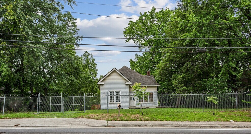 2342 Bolton Rd, Atlanta, GA à louer - Photo de l’immeuble – Image 1 sur 9