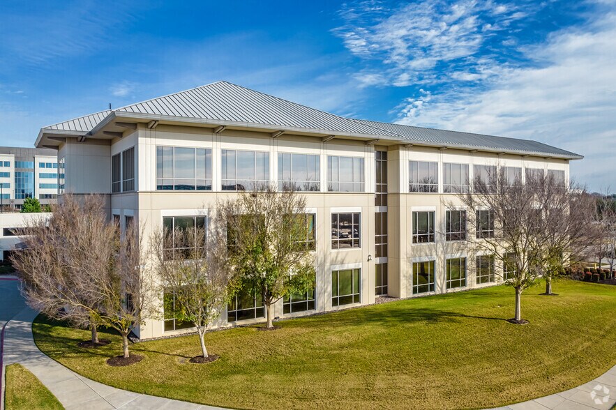 6801 Parkwood Blvd, Plano, TX à vendre - Photo de l’immeuble – Image 2 sur 4