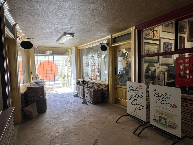 457 Palm Canyon Dr, Palm Springs, CA à louer - Photo de l’immeuble – Image 3 sur 4