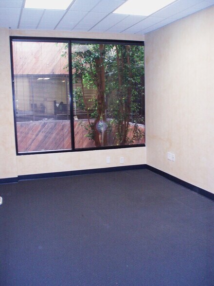 4717 Van Nuys Blvd, Sherman Oaks, CA à louer - Photo intérieure – Image 2 sur 4