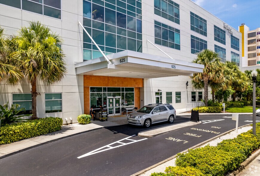 625 6th Ave S, Saint Petersburg, FL à vendre - Photo de l’immeuble – Image 3 sur 11