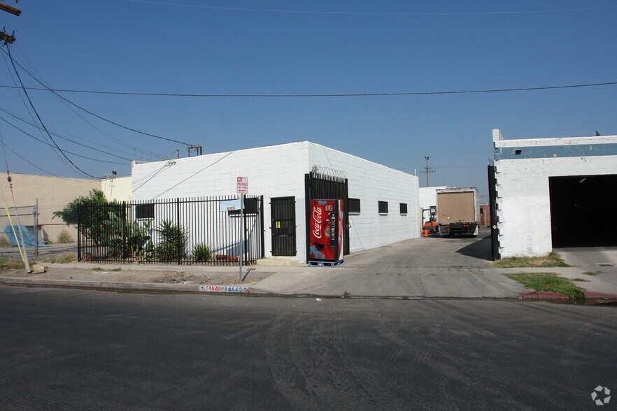 14641-14643 Lull St, Van Nuys, CA à louer - Photo principale – Image 1 sur 2
