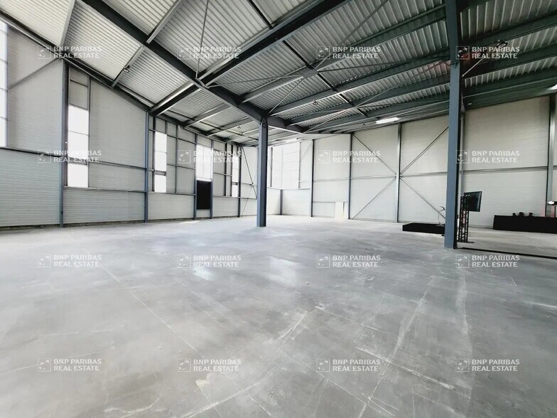 Local d’activités dans Limeil-Brévannes à louer - Photo de l’immeuble – Image 2 sur 9