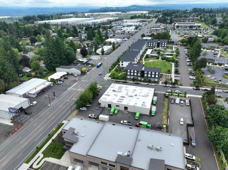 21640 SE Stark St, Gresham, OR à louer - Photo de l’immeuble – Image 3 sur 4