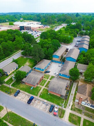 Plus de détails pour 911 University Ave, Huntsville, TX - Logement à vendre