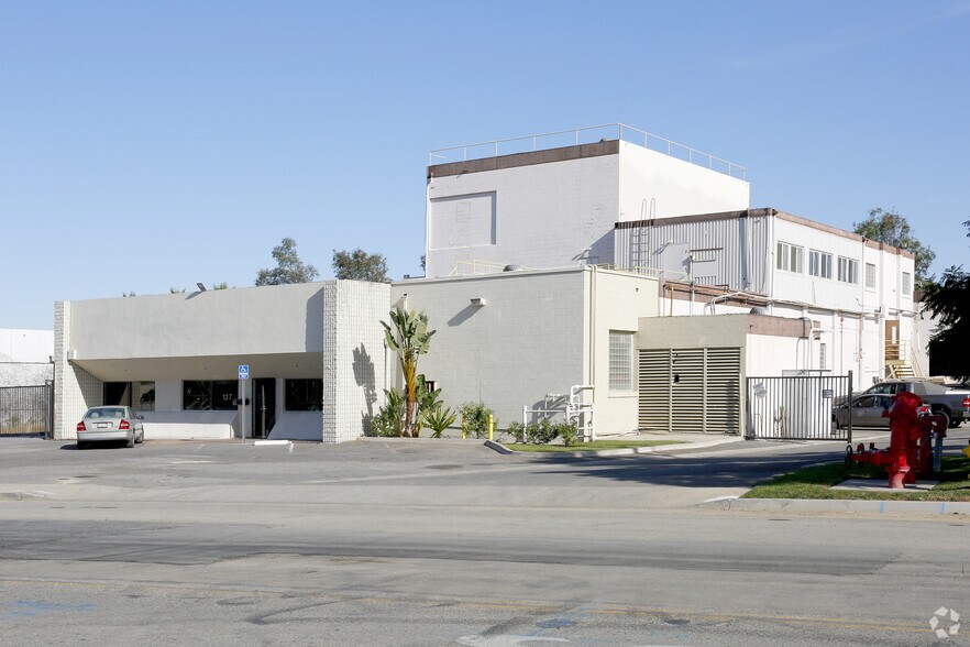 137 N Joy St, Corona, CA à louer - Photo de l’immeuble – Image 2 sur 18