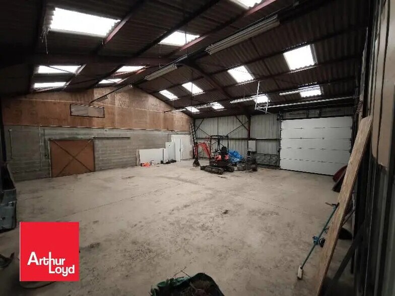 Local d’activités dans Ver-lès-Chartres à louer - Photo de l’immeuble – Image 2 sur 5