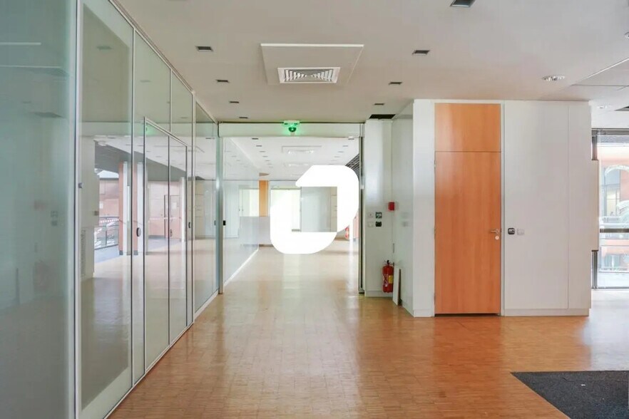 Bureau dans Rosny-sous-Bois à louer - Photo de l’immeuble – Image 3 sur 4