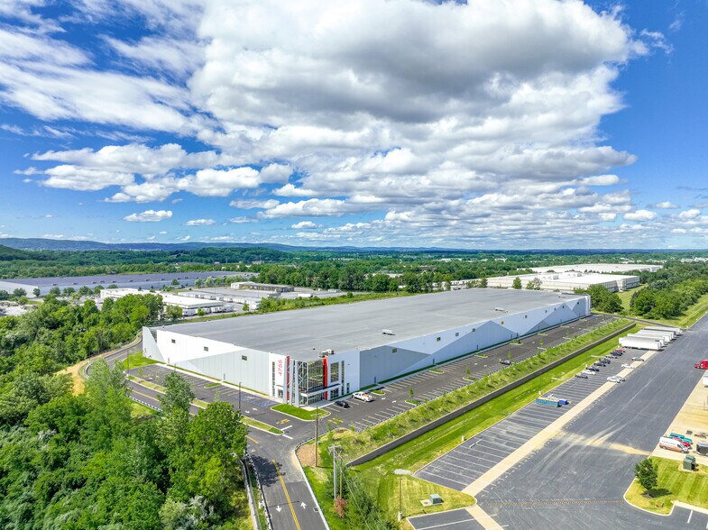4043 Hanoverville Rd, Bethlehem, PA à louer - Photo de l’immeuble – Image 2 sur 3