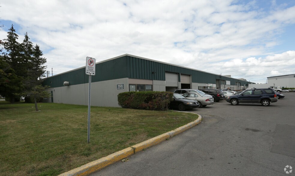2535 Blackwell St, Ottawa, ON à louer - Photo de l’immeuble – Image 3 sur 5