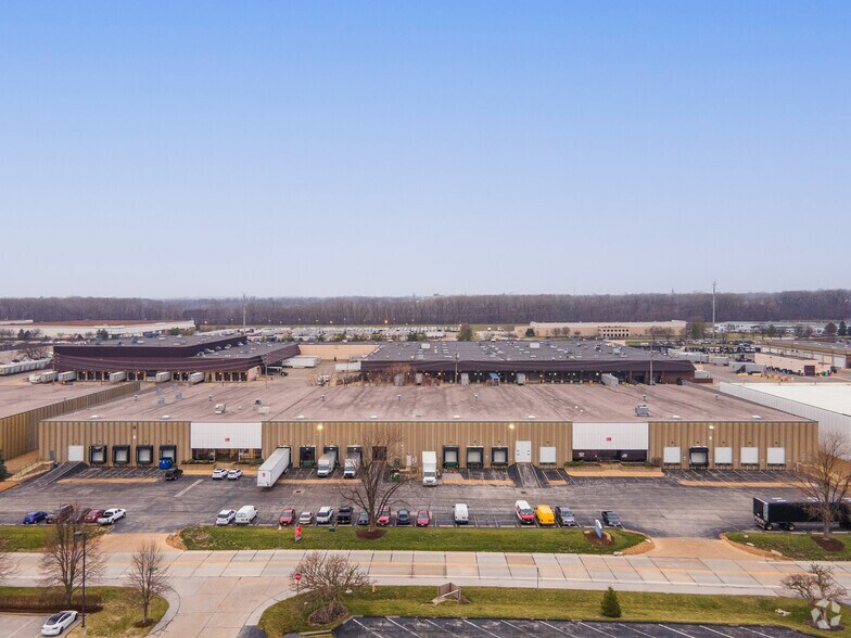 4341-4349 Green Ash Dr, Earth City, MO à louer - Photo de l’immeuble – Image 2 sur 7