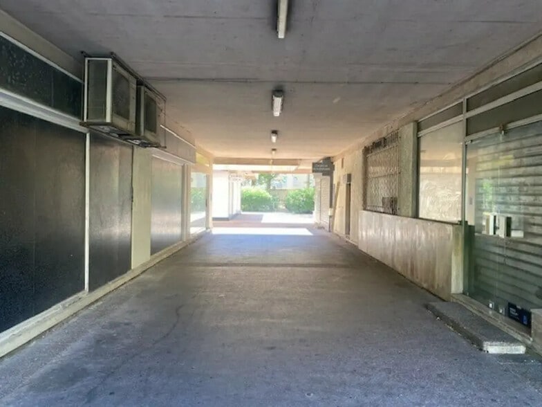 Local commercial dans Marseille à louer - Photo de l’immeuble – Image 3 sur 4