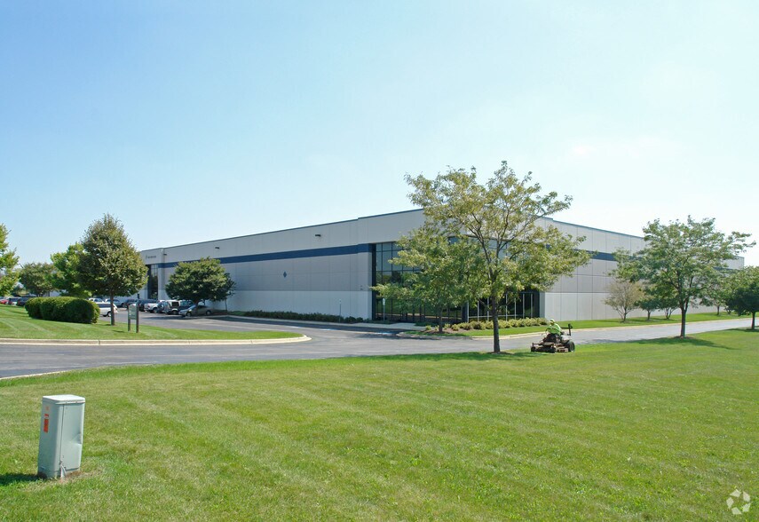 555 Remington Blvd, Bolingbrook, IL à louer - Photo de l’immeuble – Image 3 sur 4