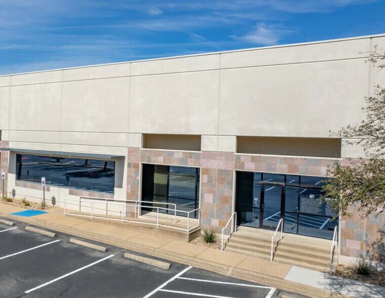 12515 Research Blvd, Austin, TX à louer - Photo de l’immeuble – Image 1 sur 3