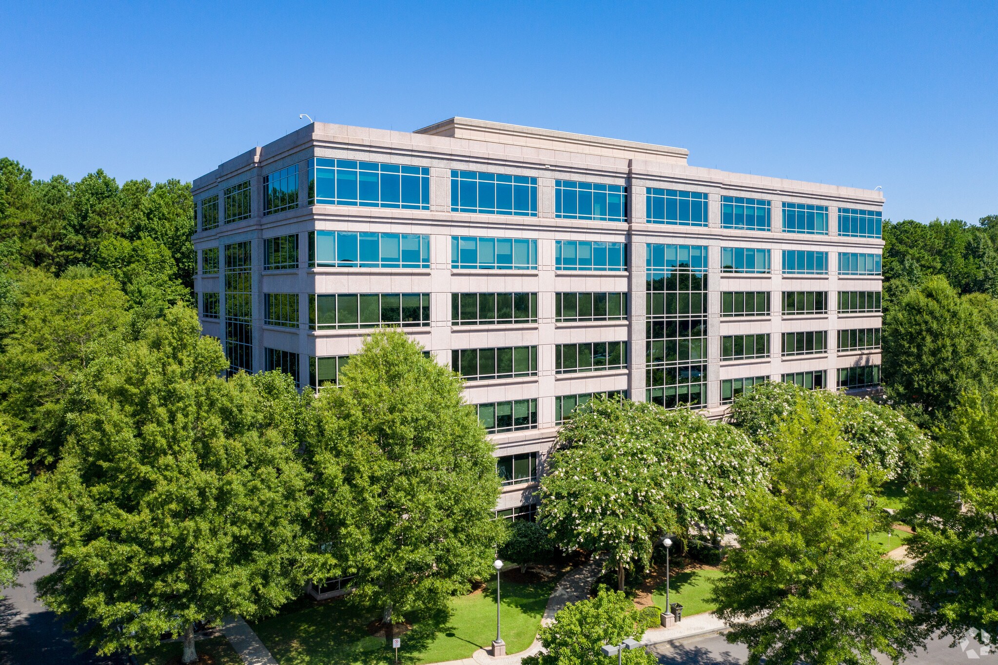 555 North Point Ctr E, Alpharetta, GA à louer Photo principale– Image 1 sur 4