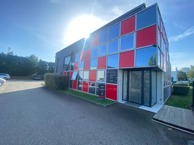 Plus de détails pour 250 Rue Hélène Boucher, Rillieux-la-Pape - Bureau à vendre