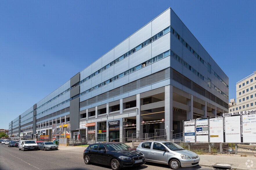 Calle de Isabel Colbrand, 10-12, Madrid, Madrid à vendre - Photo de l’immeuble – Image 1 sur 3