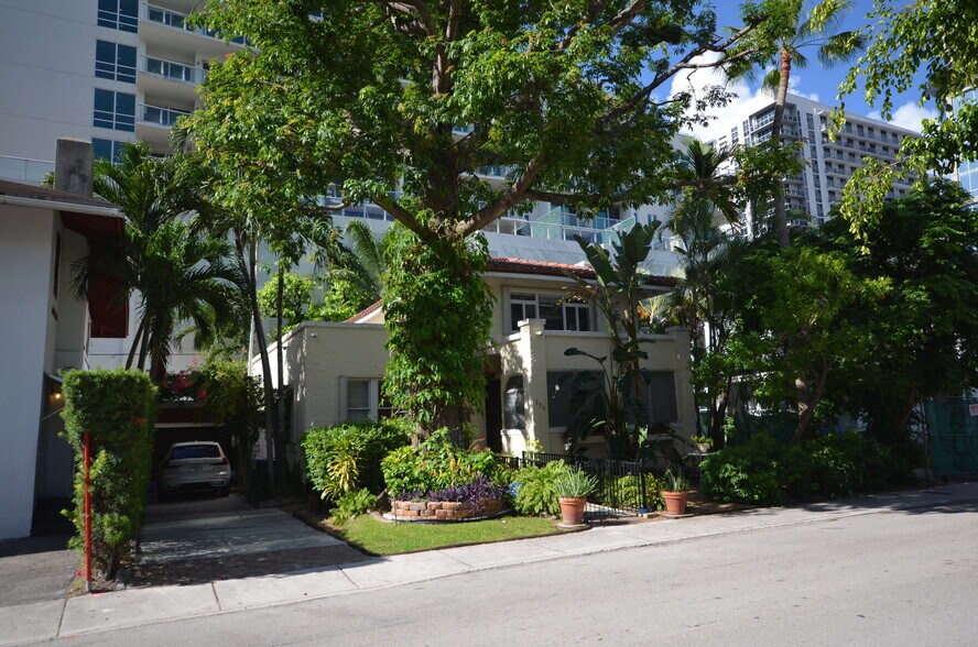 334 NE 26th Ter, Miami, FL à vendre - Photo de l’immeuble – Image 2 sur 36