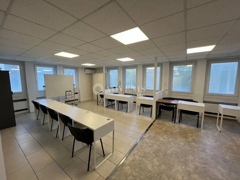 Bureau dans Créteil à vendre - Photo de l’immeuble – Image 3 sur 12