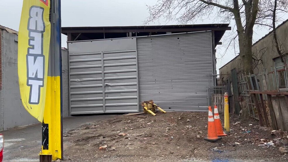 15-29 129th St, College Point, NY à louer - Vidéo sur l’annonce professionnelle – Image 2 sur 3