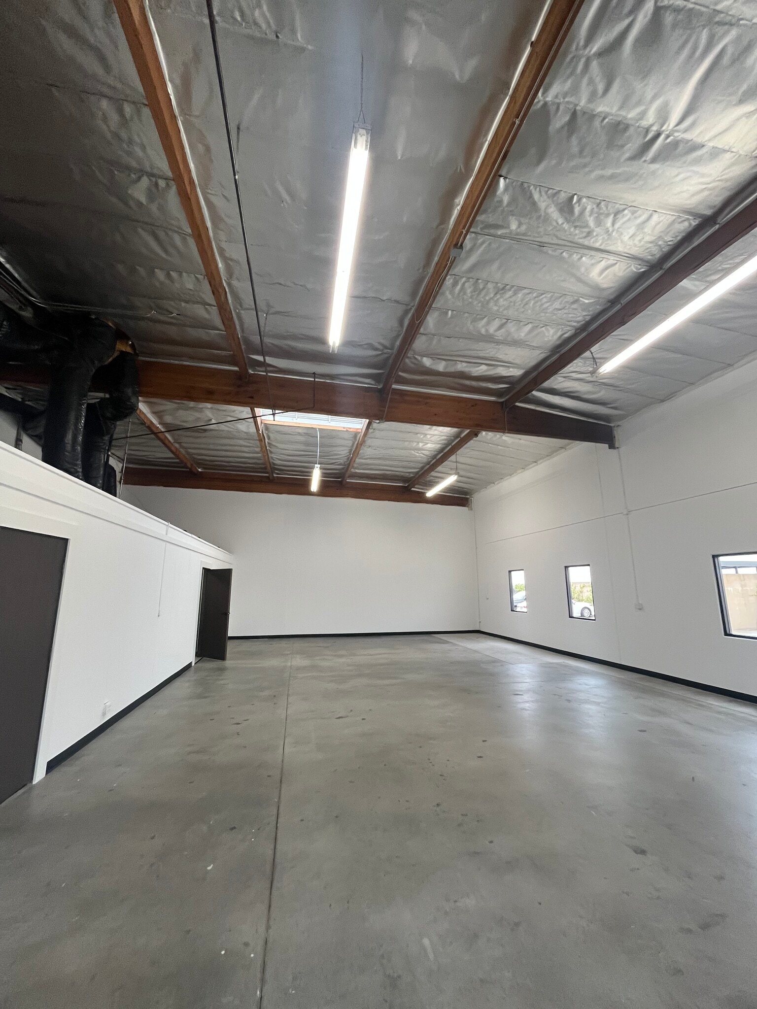 4025 Spencer St, Torrance, CA à louer Photo intérieure– Image 1 sur 14