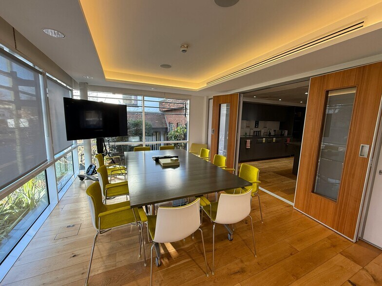 Claremont Ln, Esher à louer - Photo de l’immeuble – Image 2 sur 8