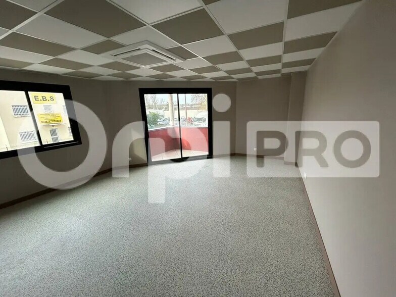 Bureau dans Ormoy à louer - Photo de l’immeuble – Image 2 sur 5