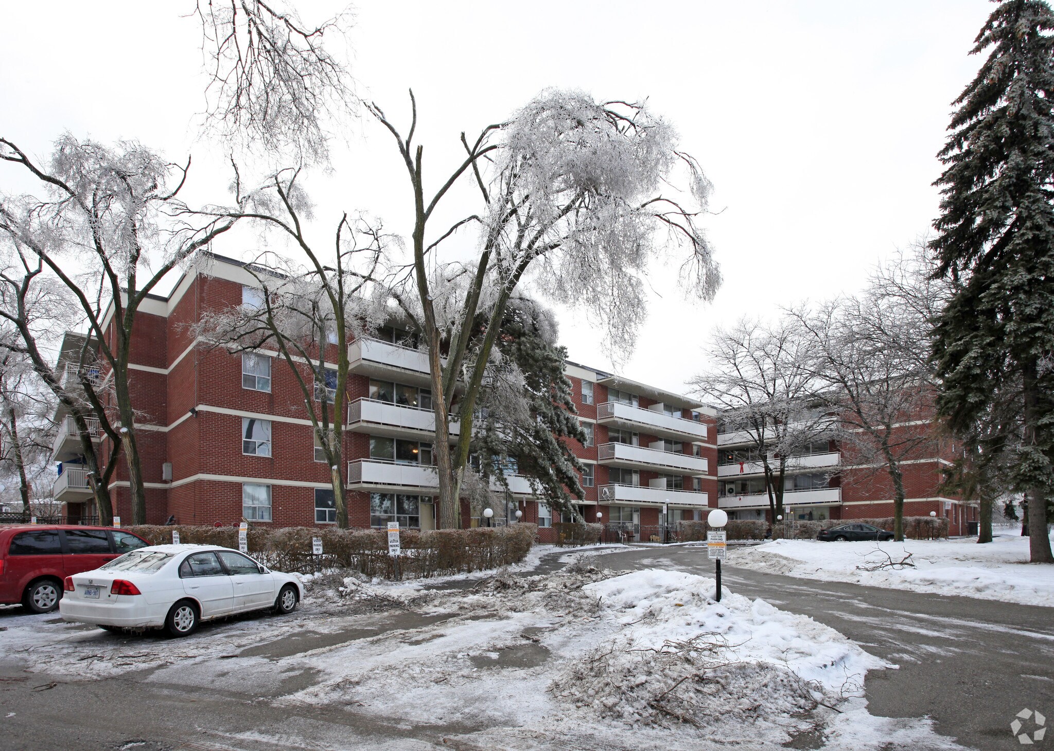 170 Sentinel Rd, Toronto, ON à vendre Photo de l’immeuble– Image 1 sur 6