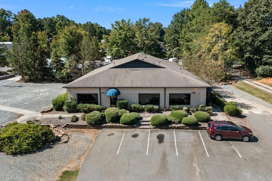 1237 Industrial Dr, Matthews, NC à vendre - Photo principale – Image 1 sur 8