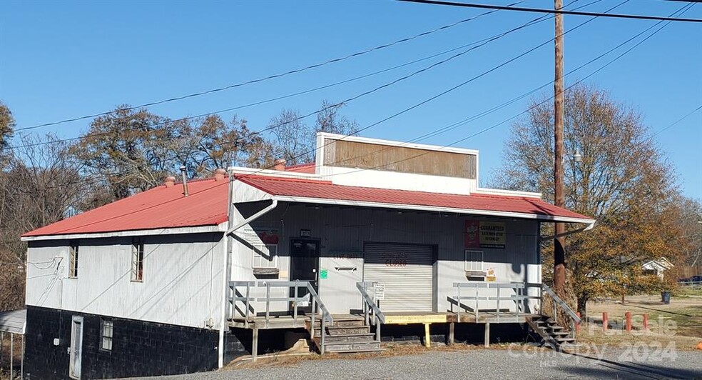214 E Trade St, Dallas, NC à vendre - Photo de l’immeuble – Image 1 sur 5