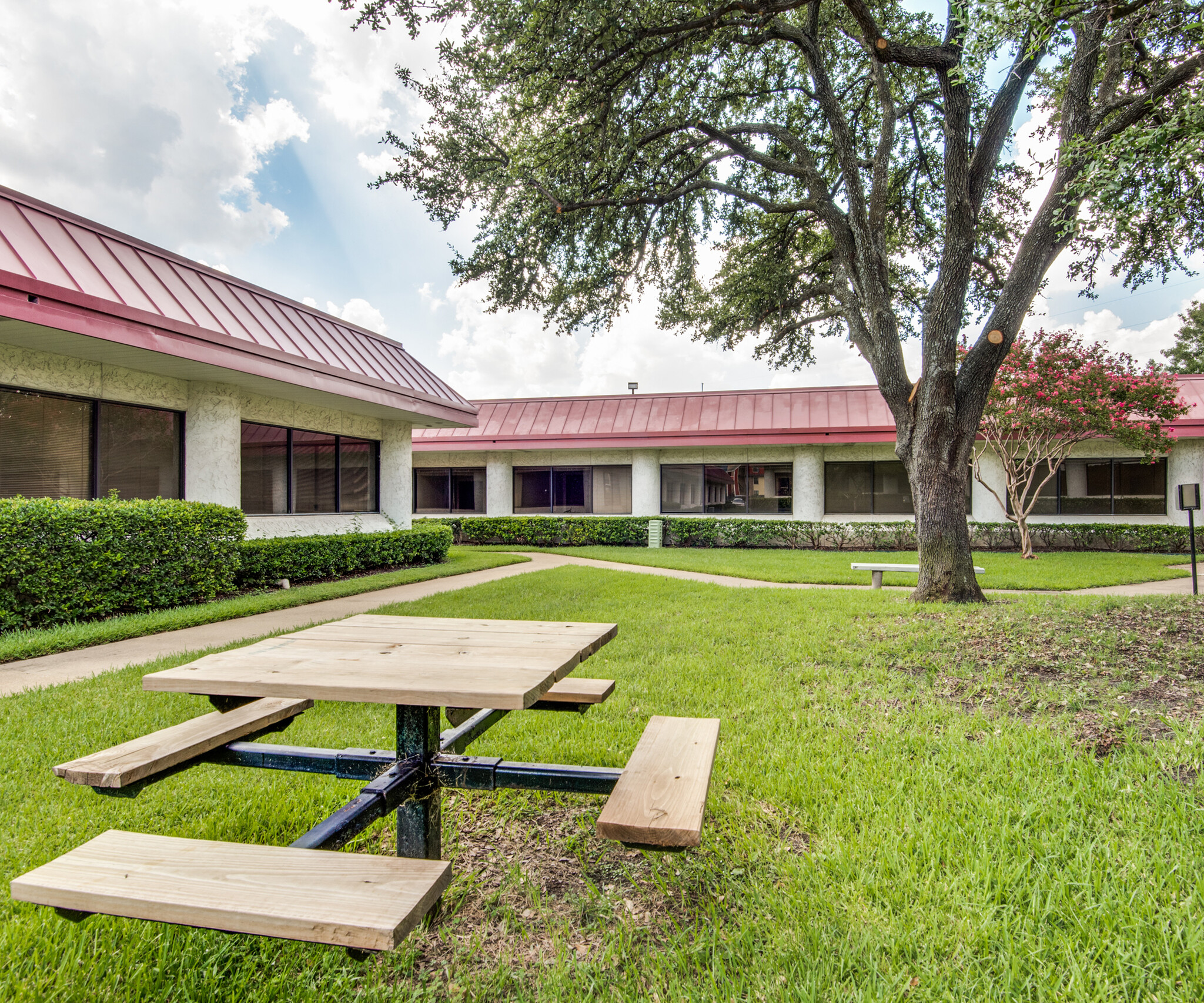 9550 Forest Ln, Dallas, TX à louer Photo de l’immeuble– Image 1 sur 7