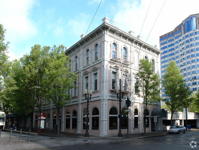 735 SW 1st Ave, Portland, OR à louer - Photo principale – Image 1 sur 12