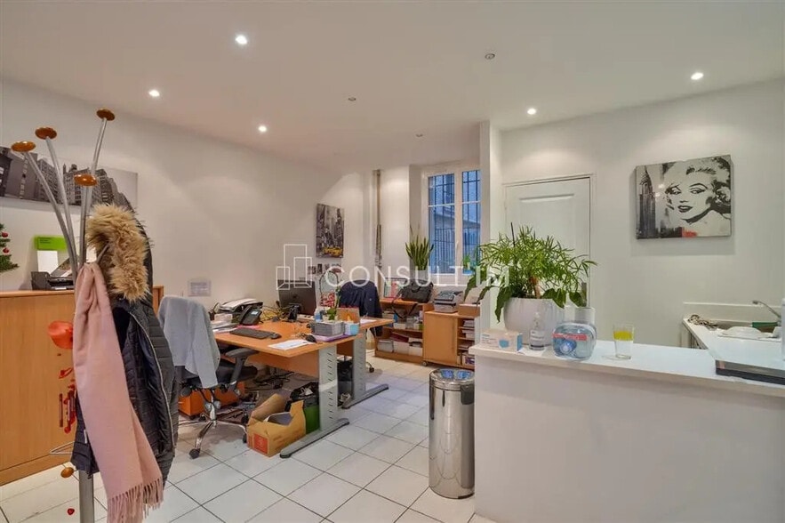 Local commercial dans Paris à vendre - Photo de l’immeuble – Image 2 sur 9