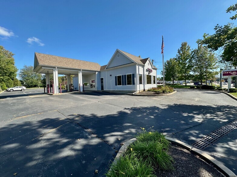 590 Metacom Ave, Bristol, RI à louer - Photo de l’immeuble – Image 2 sur 4