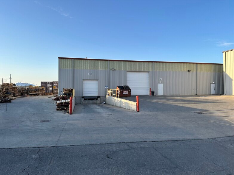 9509 S Wells Cir, West Jordan, UT à louer - Photo de l’immeuble – Image 3 sur 9