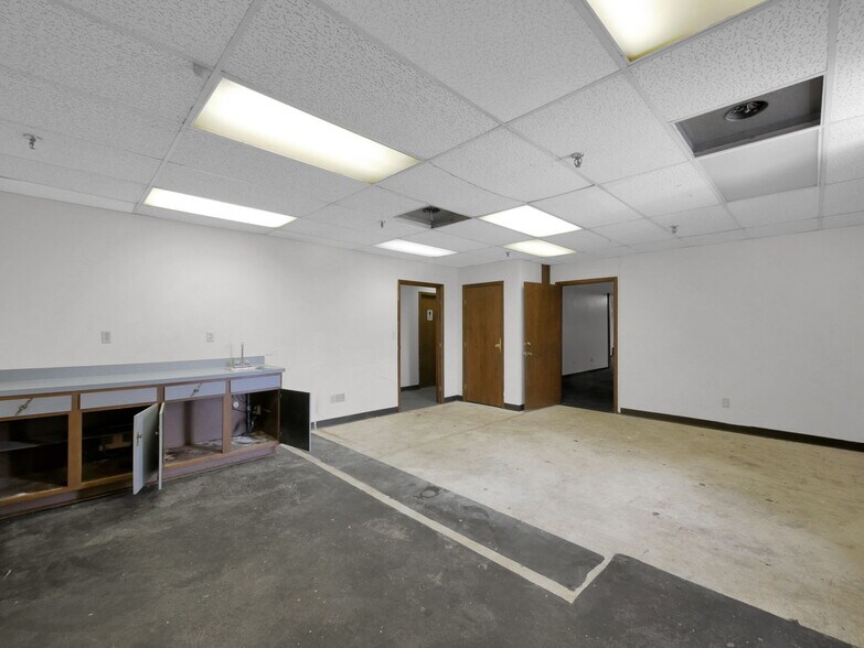 5075-5095 Westerville Rd, Columbus, OH à louer - Photo de l’immeuble – Image 2 sur 14