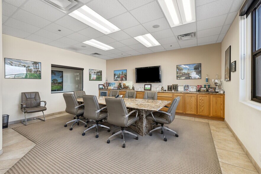 72203 Adelaid St, Thousand Palms, CA à vendre - Photo de l’immeuble – Image 3 sur 90