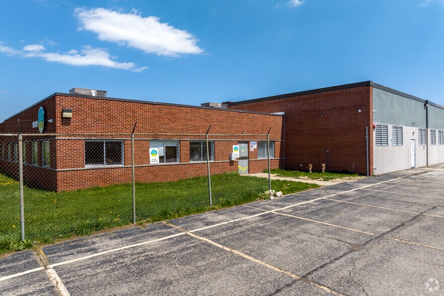 50750 E Russell Schmidt Blvd, Chesterfield, MI à louer - Photo de l’immeuble – Image 2 sur 8