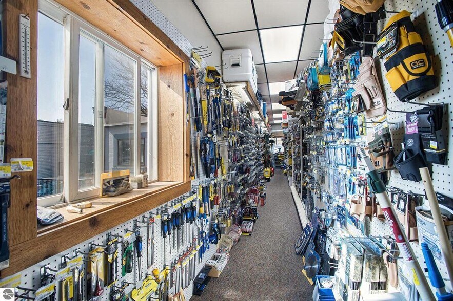 310 Main St, Frankfort, MI à vendre - Photo de l’immeuble – Image 3 sur 26