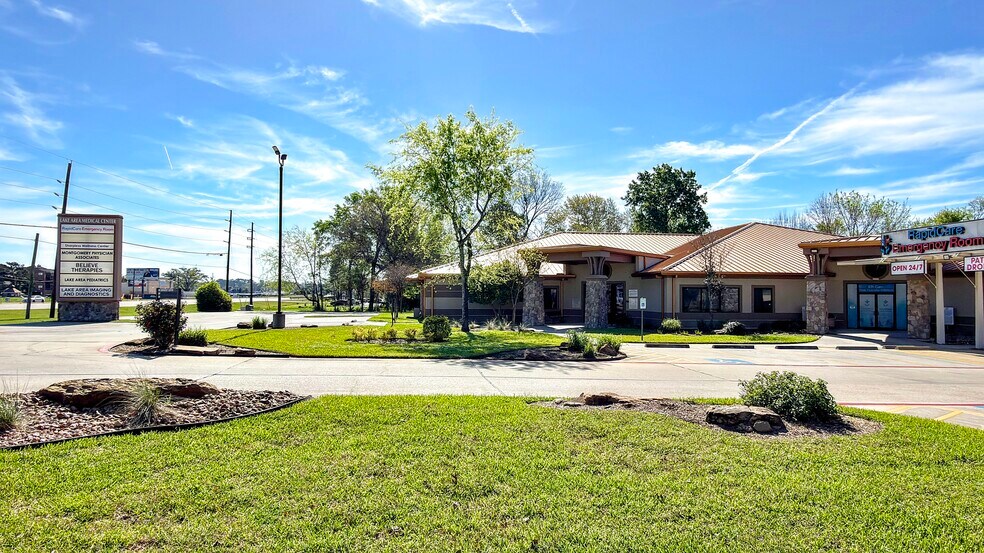 18057 Highway 105 W, Montgomery, TX à louer - Photo de l’immeuble – Image 2 sur 8