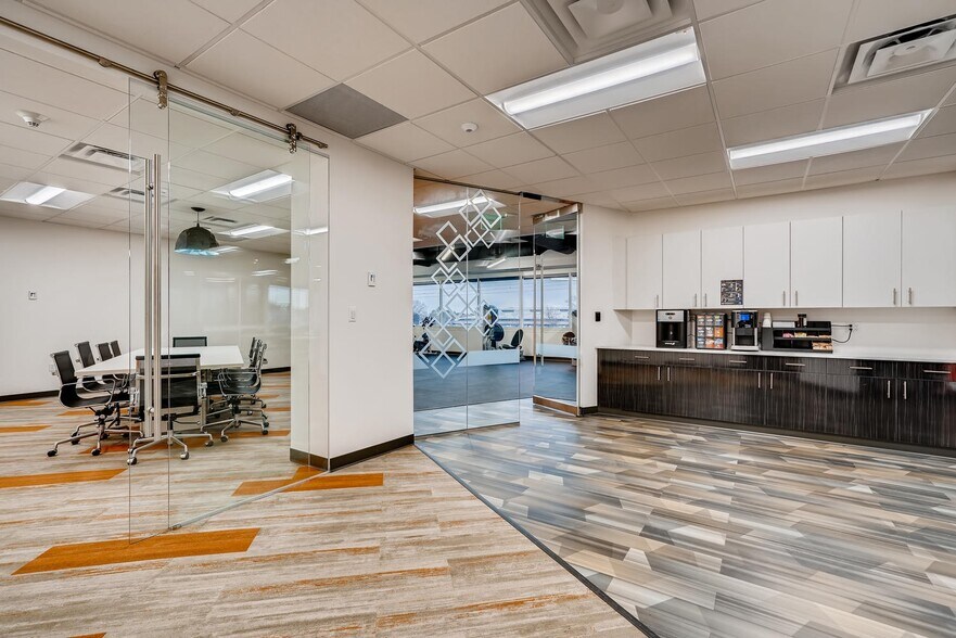 8300 E Maplewood Ave, Greenwood Village, CO à louer - Photo intérieure – Image 3 sur 13