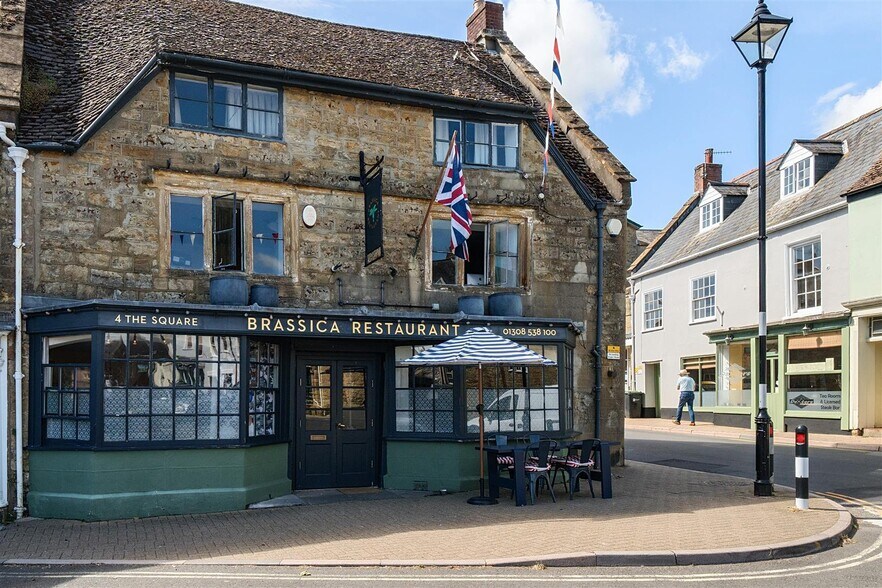 4 The Sq, Beaminster à vendre - Photo de l’immeuble – Image 3 sur 15