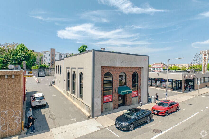 121 Harvard Ave, Allston, MA à louer - Photo de l’immeuble – Image 1 sur 6