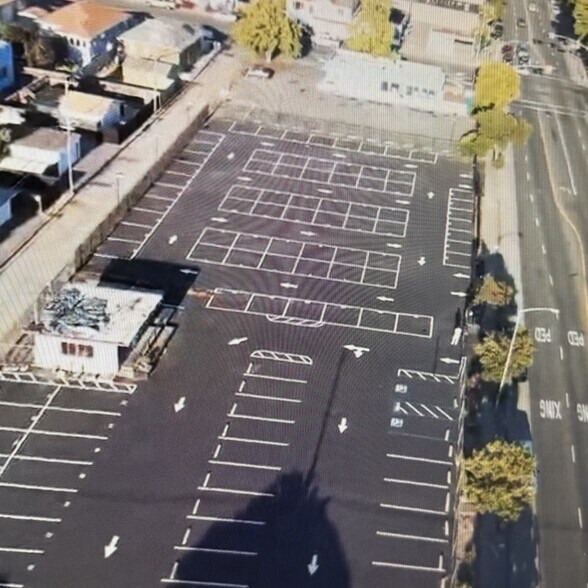 Entire Block - Retail and Parking Lot portefeuille de 2 biens à vendre sur LoopNet.fr - Photo de l’immeuble – Image 1 sur 5