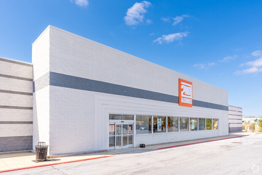460 Mall Rd, Harrisburg, PA à vendre - Photo principale – Image 1 sur 6