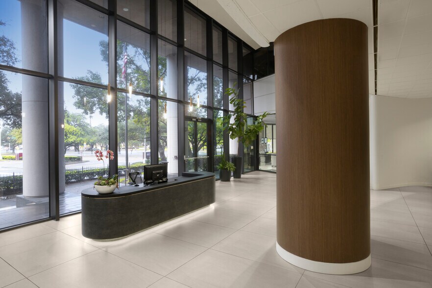 6363 Woodway Dr, Houston, TX à louer - Hall d’entrée – Image 2 sur 10