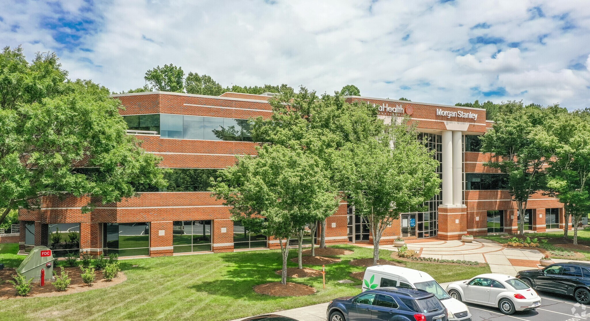 6340 Quadrangle Dr, Chapel Hill, NC à louer Photo de l’immeuble– Image 1 sur 5