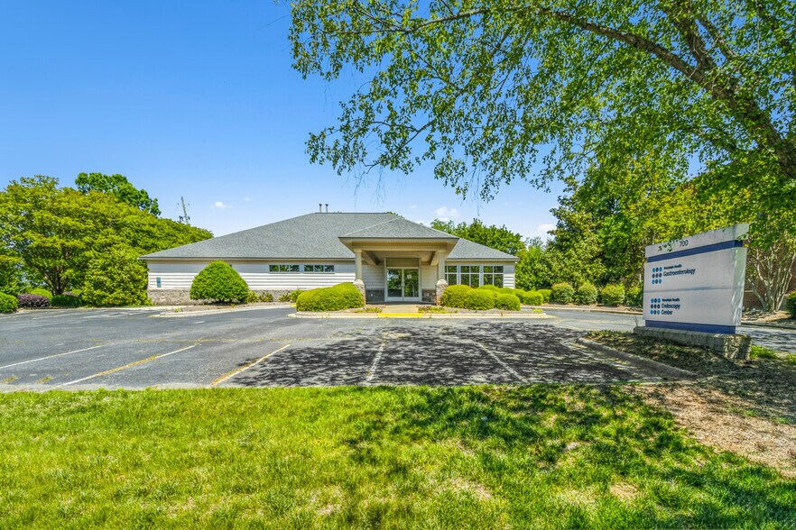 700 Sunset Ave, Asheboro, NC à vendre - Photo de l’immeuble – Image 2 sur 16