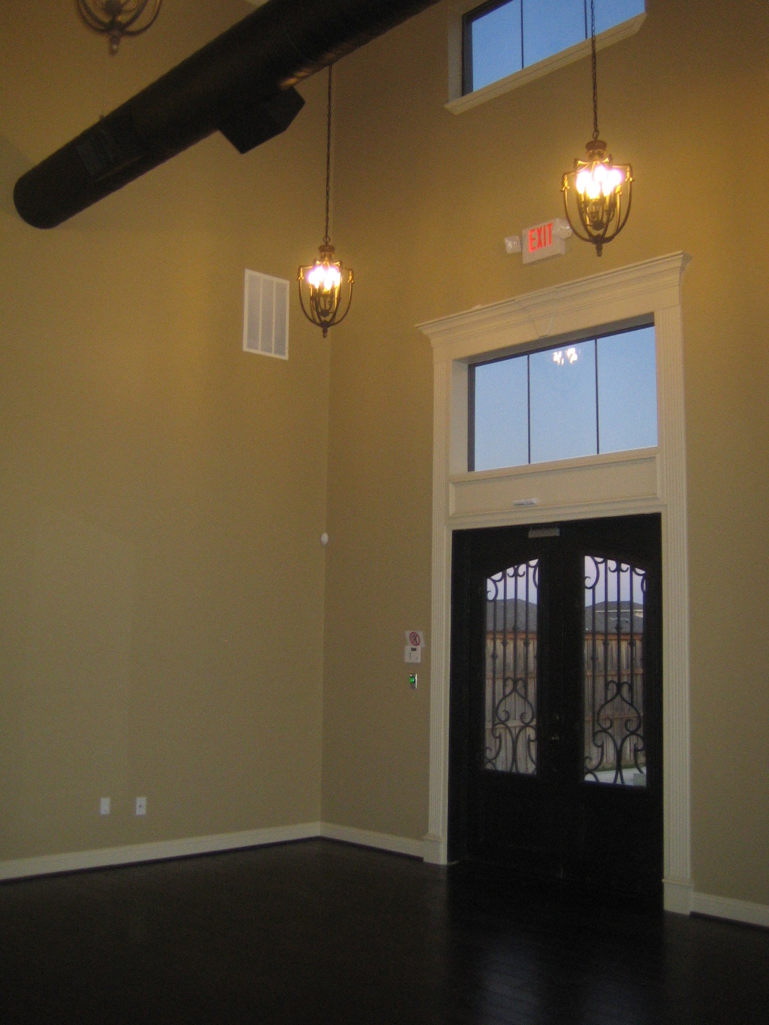 320 E Main St, Lewisville, TX à louer Photo intérieure– Image 1 sur 10