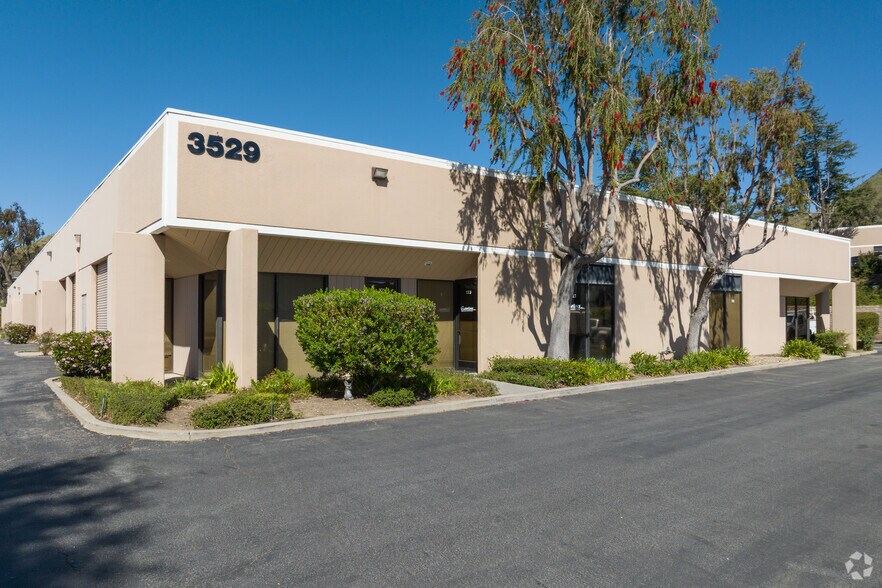 3529 Old Conejo Rd, Newbury Park, CA à louer - Photo de l’immeuble – Image 1 sur 9
